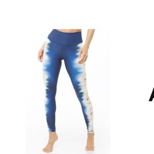 NWOT Forever 21 Activewear leggings in Blue tie dye Size Medium